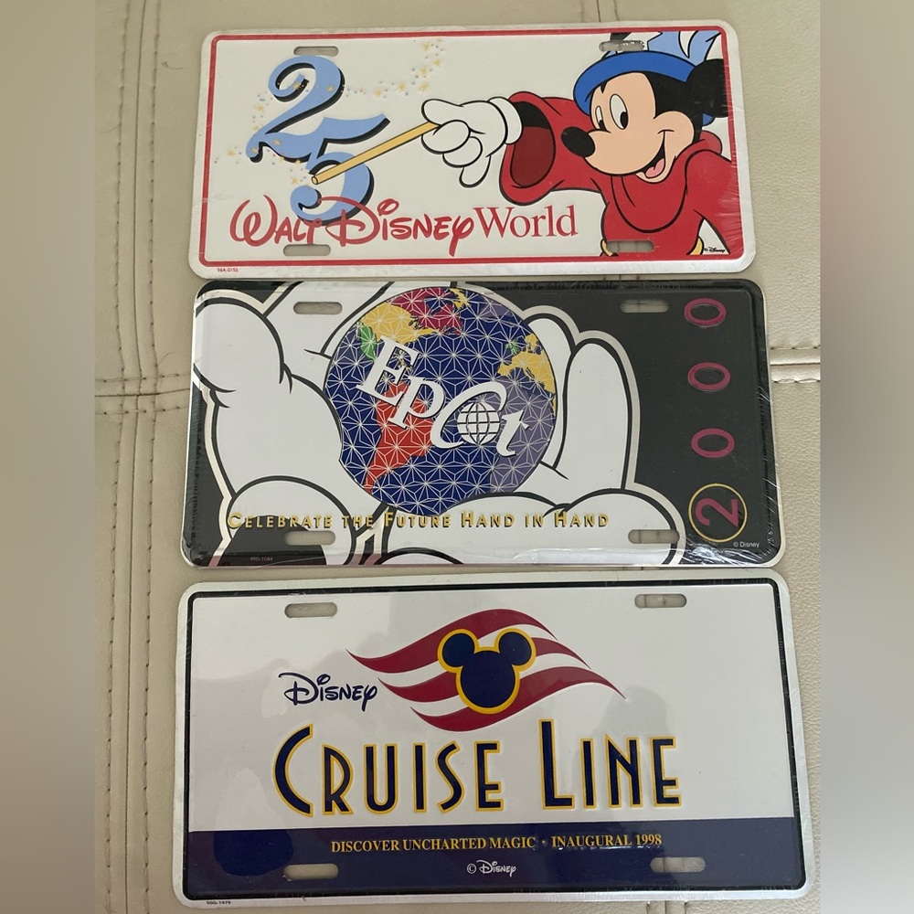 Vintage Disney License plates - New in package